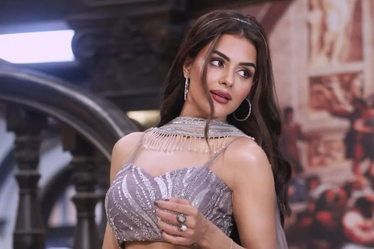 Priyanka Chahar Choudhary posing for a photo
