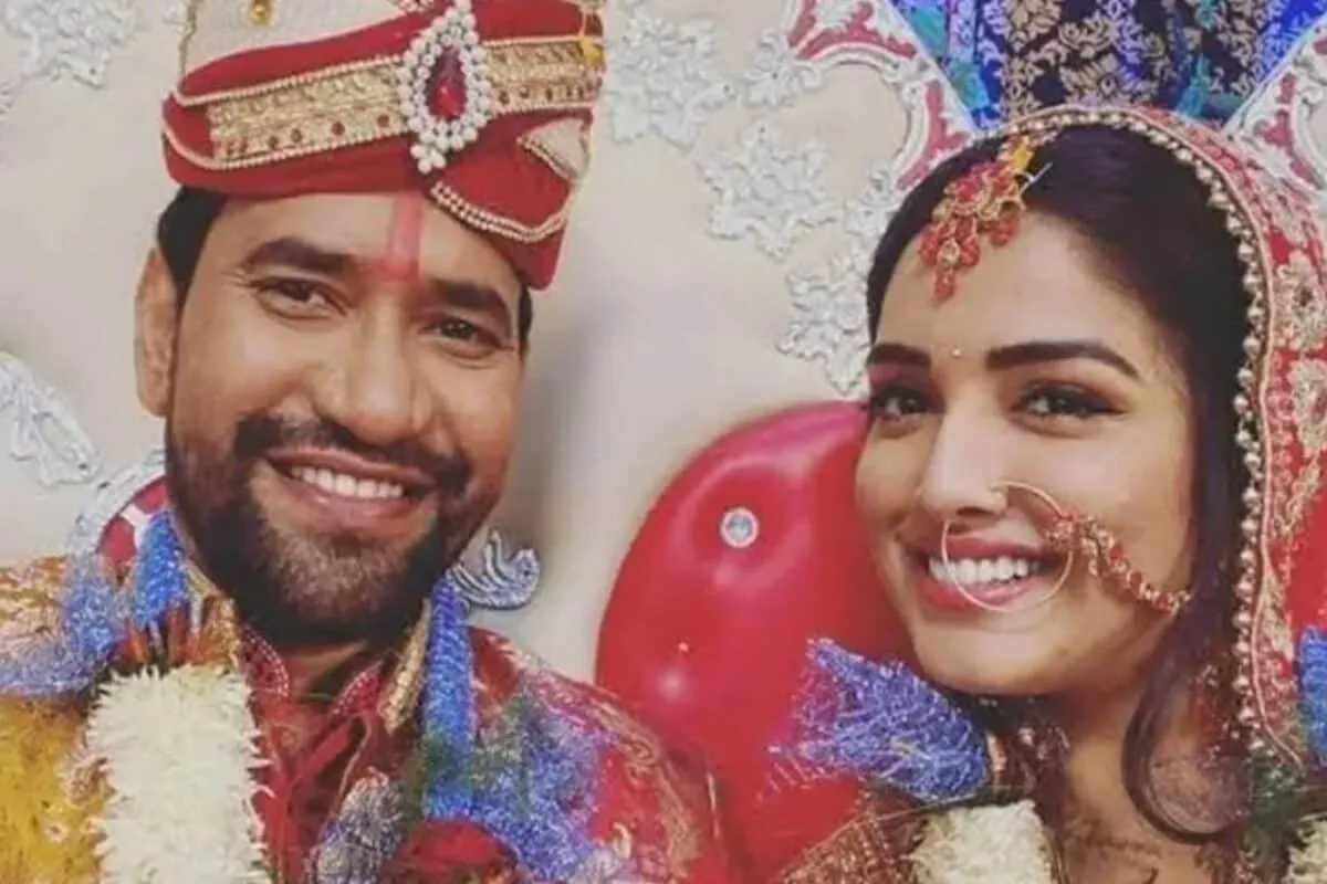 Amrapali Dubey and Nirahua in a still from a Bhojpuri film.