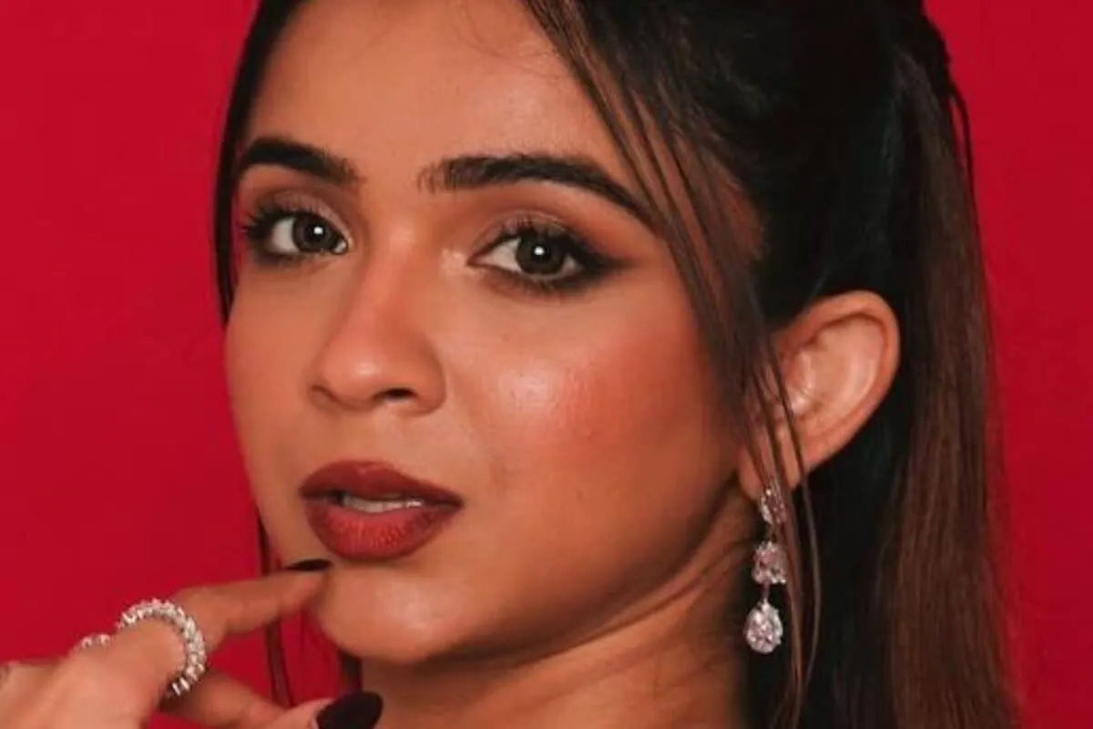 Apoorva Mukhija looking stylish in a city setting