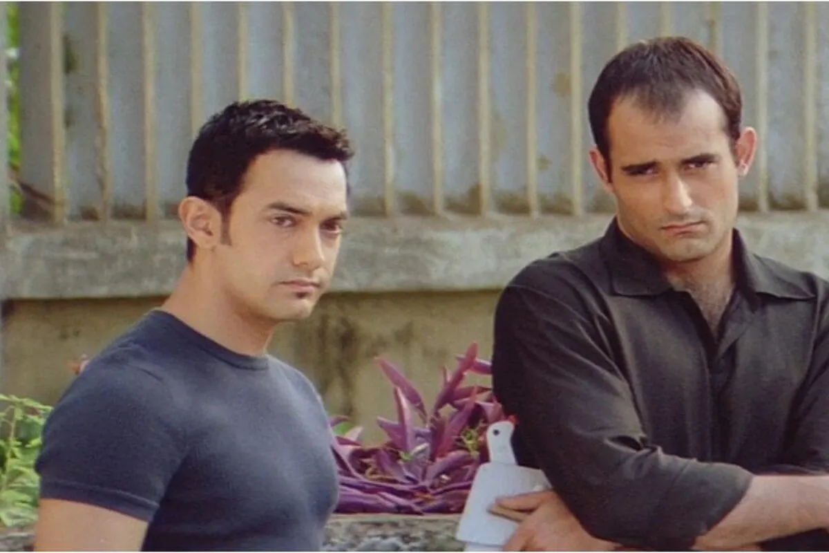 Aamir Khan and Akshaye Khanna, side-by-side.