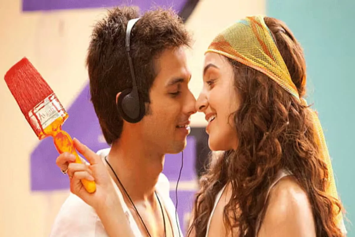Anushka Sharma and Shahid Kapoor in a still from Badmaash Company.
