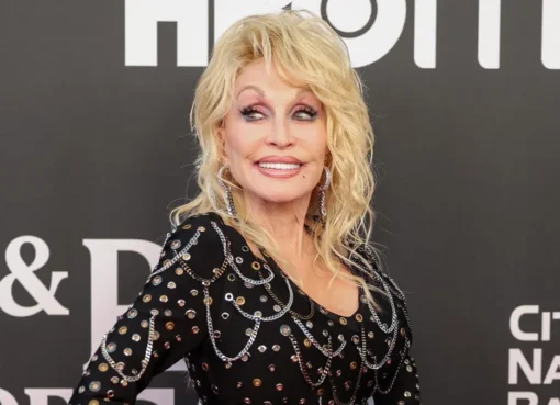 Dolly Parton smiling and waving