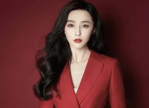 Fan Bingbing, Kim Jeewoon, and Hong Kyung-pyo smiling at a film festival event.