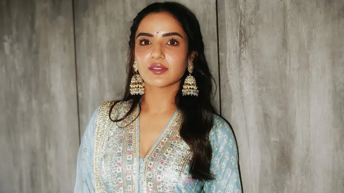 Jasmine Bhasin in a thoughtful pose, possibly from her film 'Judaa'.