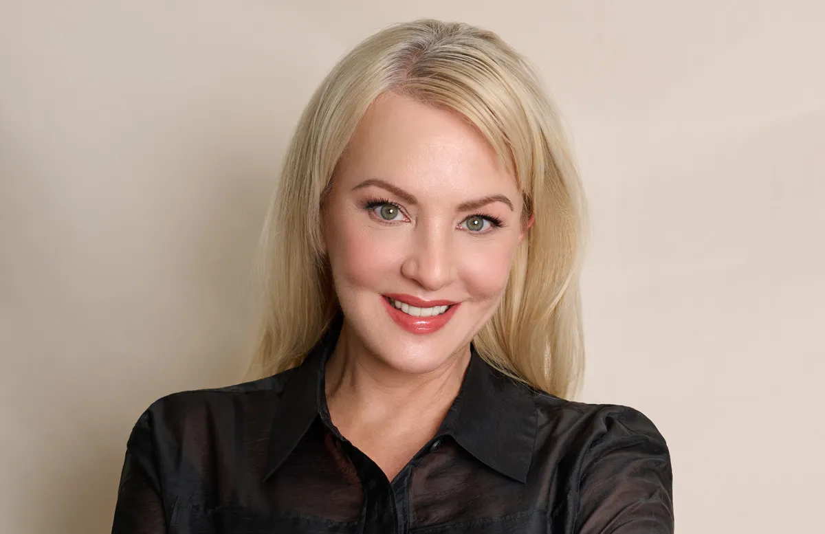 Wendi McLendon-Covey smiling.