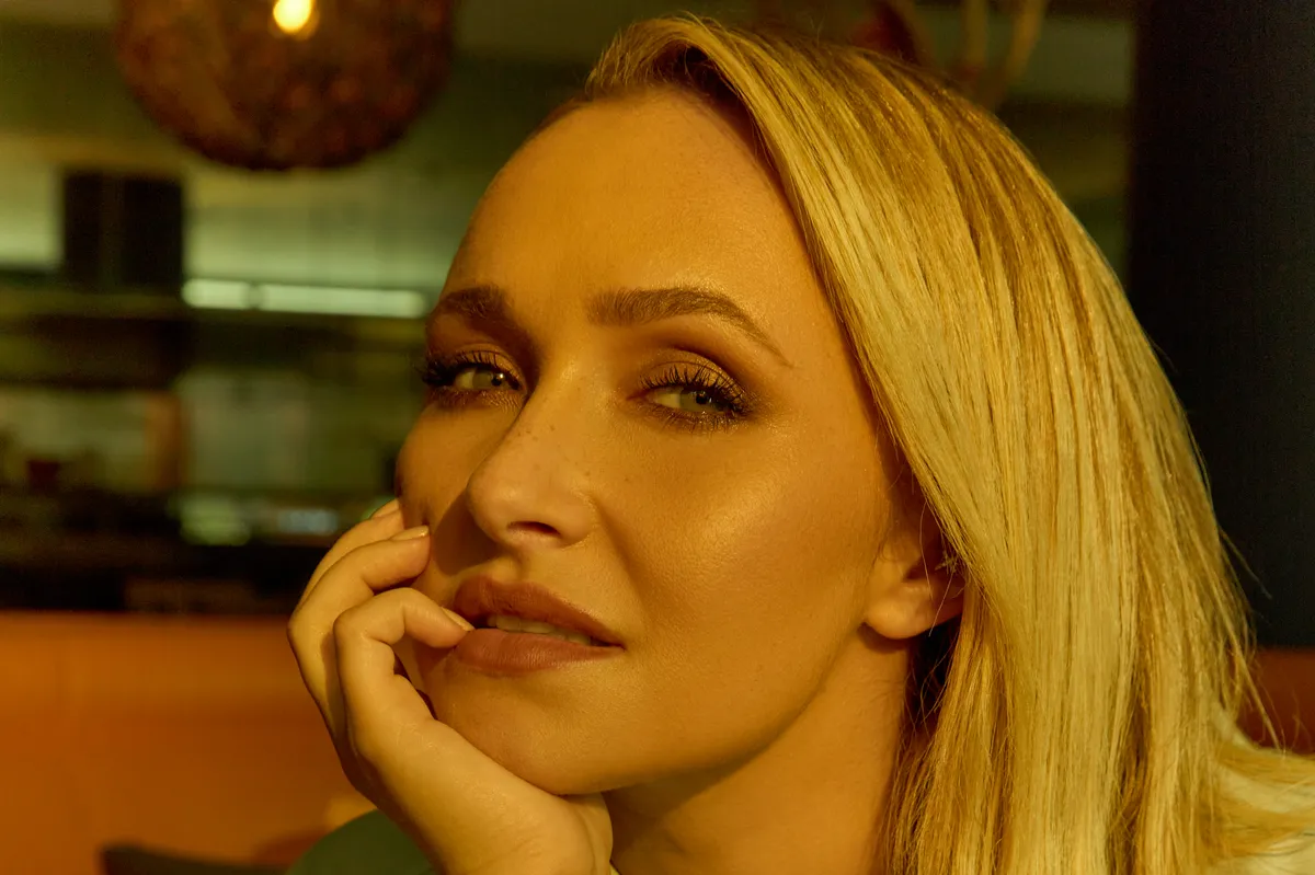 Photo of Hayden Panettiere smiling.