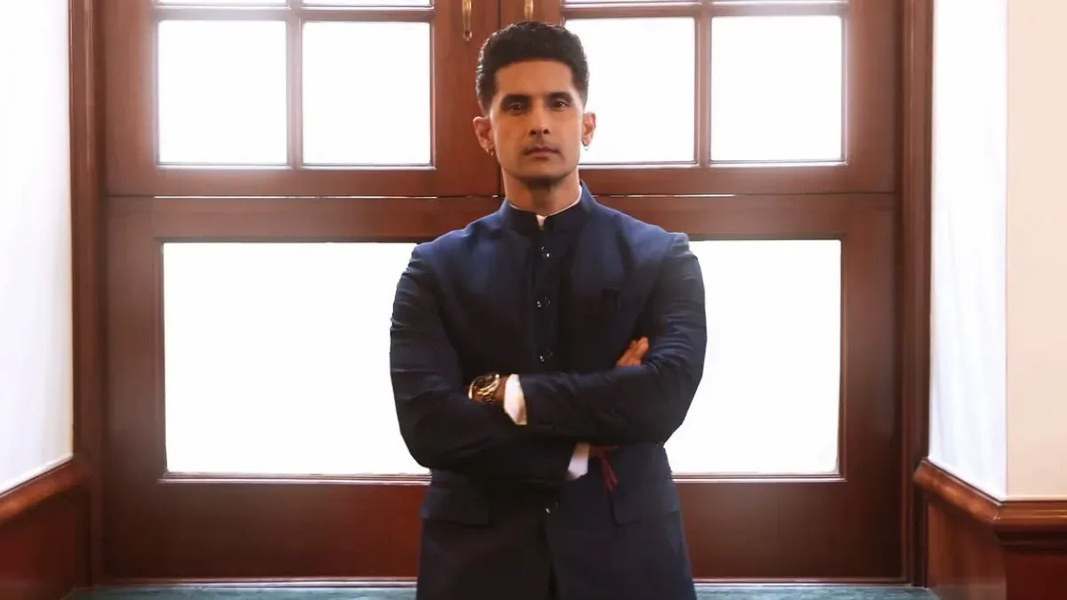 Actor Ravi Dubey smiling confidently.