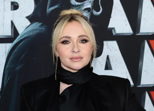 Hayden Panettiere smiling at an event.