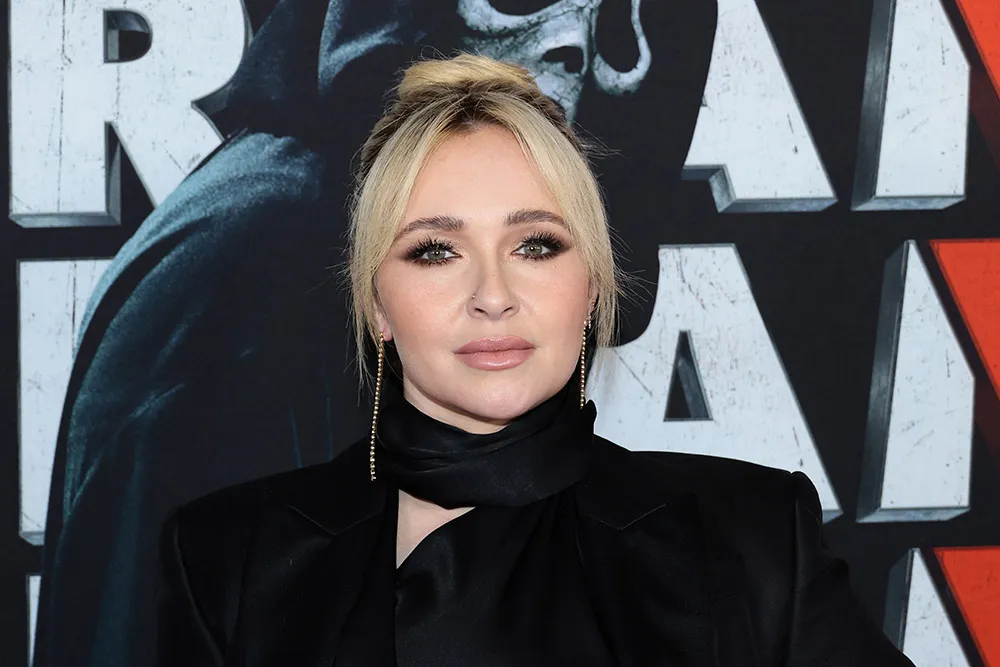 Hayden Panettiere smiling at an event.