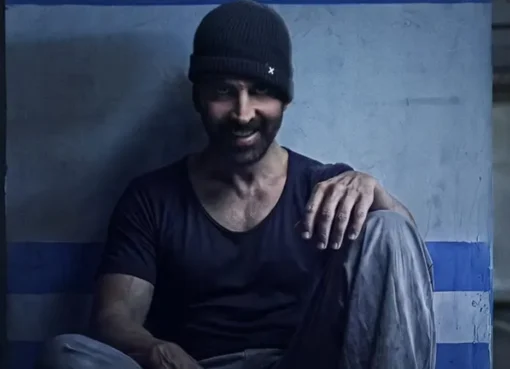 Akshay Kumar and Saif Ali Khan in the movie Haiwaan, looking concerned.