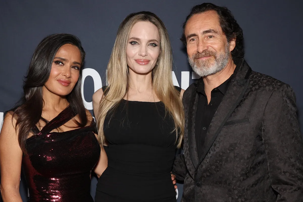 Angelina Jolie and Salma Hayek posing together.