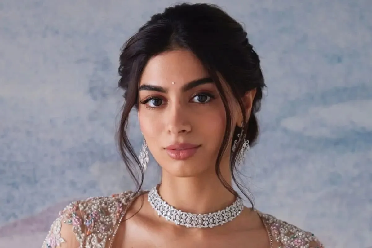 Photo of Khushi Kapoor looking thoughtful.