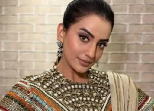 Bhojpuri actress Akshara Singh speaking passionately at an event.