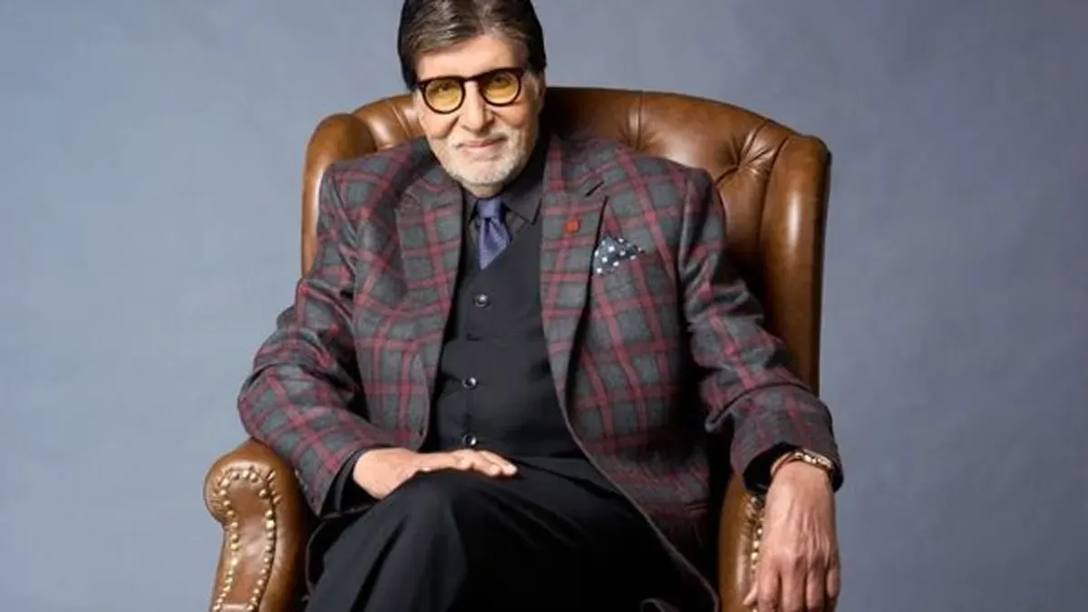 Amitabh Bachchan smiling, with wishes from other legendary actors.