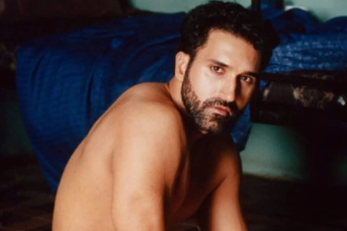 Gurfateh Pirzada posing nude in a magazine cover shoot.