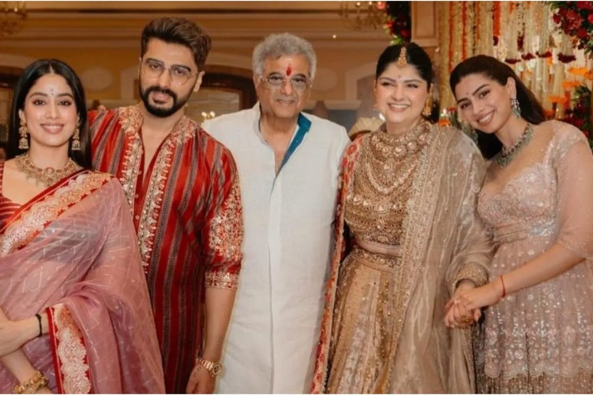 Janhvi Kapoor and Arjun Kapoor smiling on a talk show.