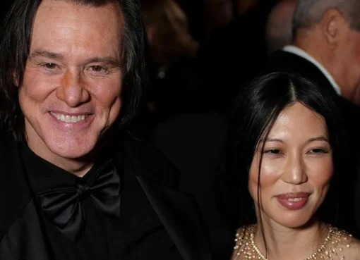 Jim Carrey smiling happily with his new wife Min Ah.