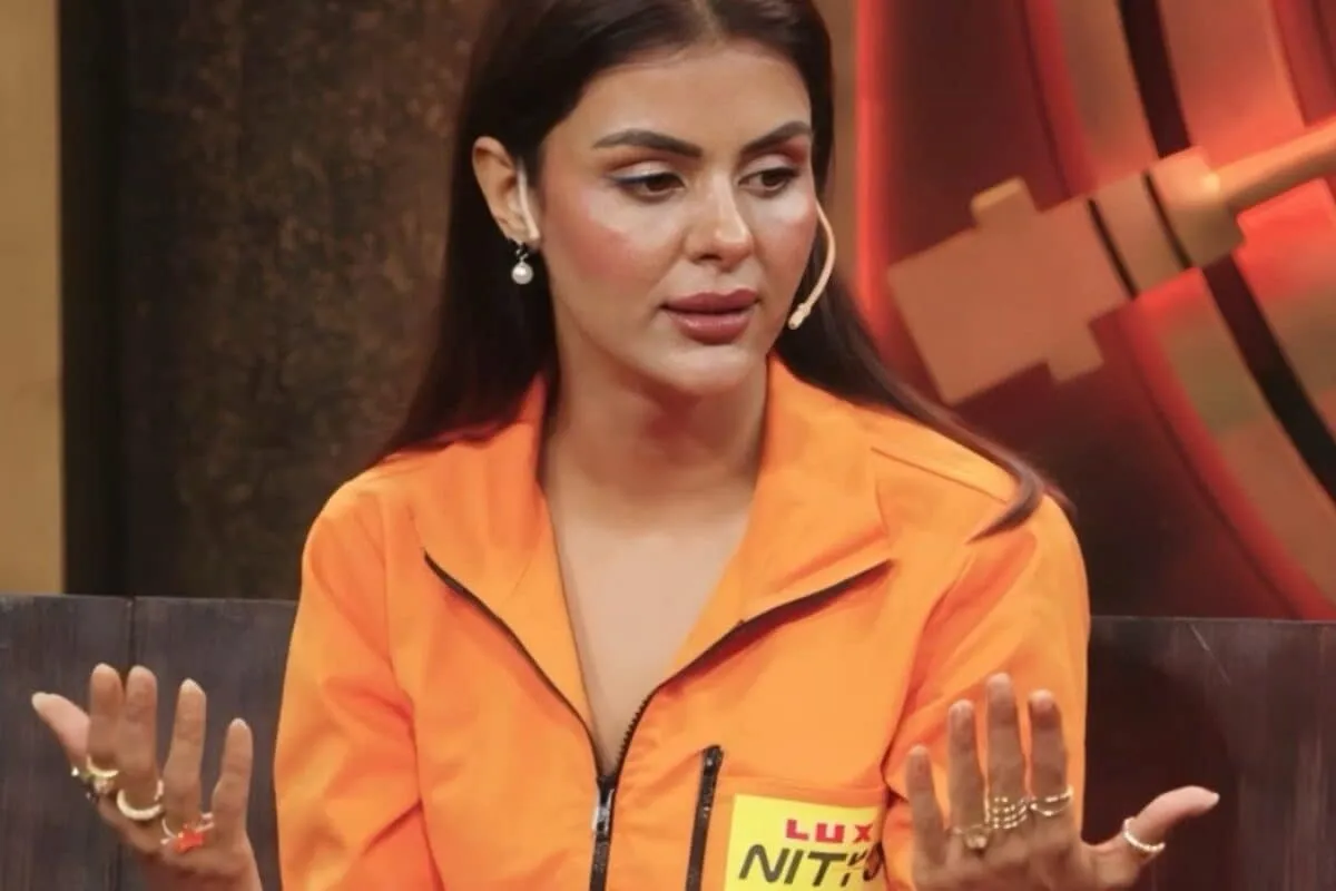 Ekta Kapoor talking to an emotional Priyanka Chahar Choudhary, offering encouragement and a supportive smile.