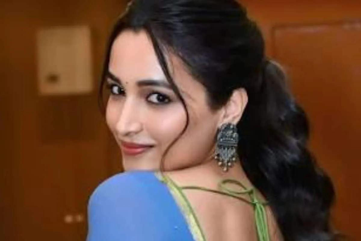 Srinidhi Shetty smiling, looking elegant and confident.