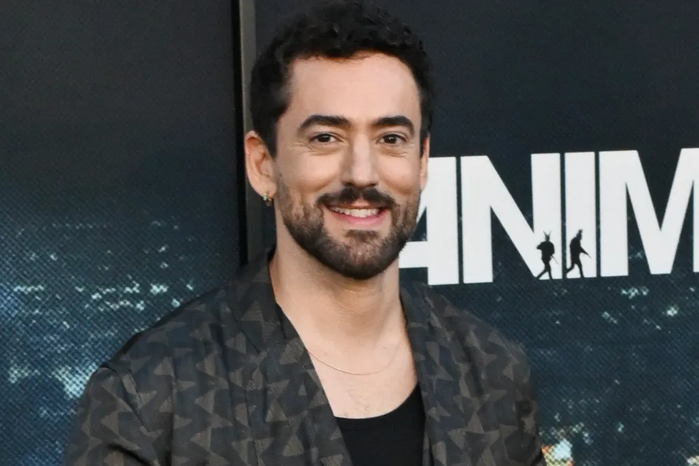 Luis Gerardo Méndez smiling during an interview.