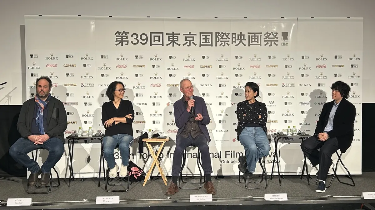 Rolf de Heer speaking at the Tokyo International Film Festival press conference